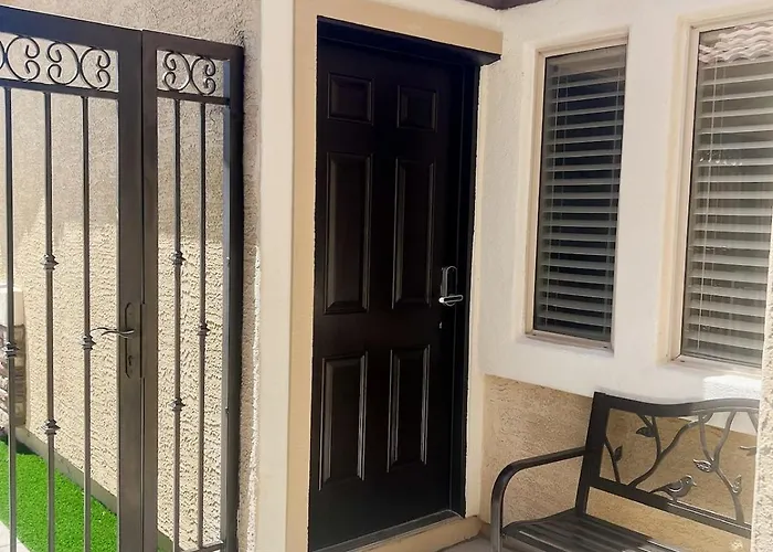 Civic Centre, Compact Microapt Layout & Sprt Entry Apartment