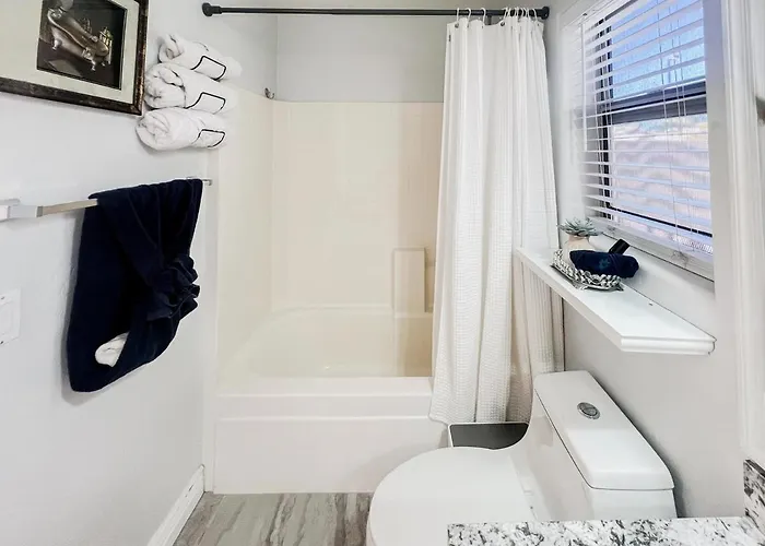 Civic Centre, Compact Microapt Layout & Sprt Entry Apartment *